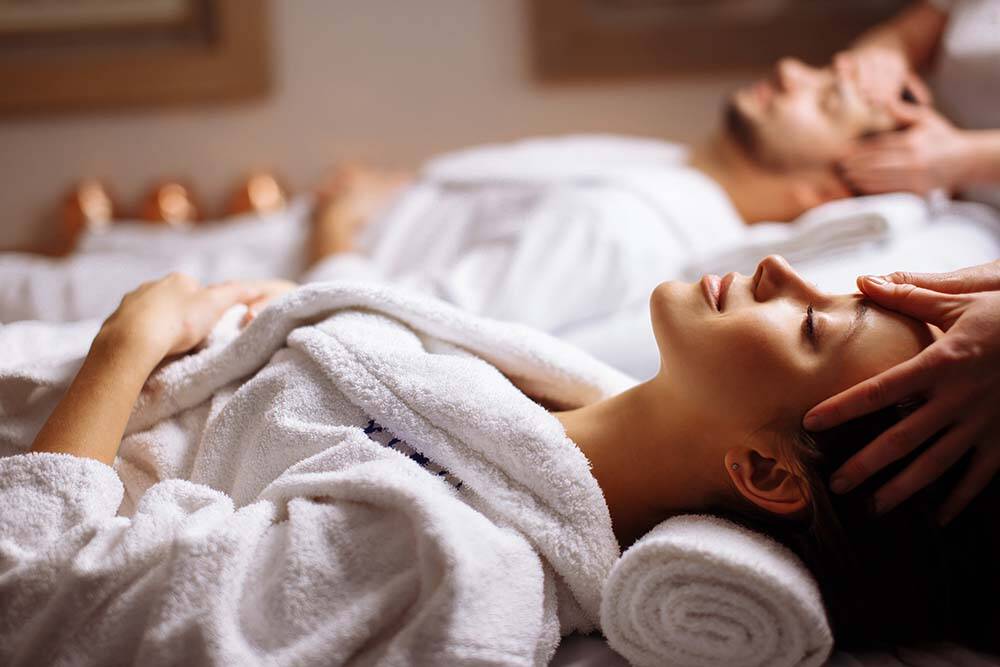 Wellnessurlaub mit Massagen & Behandlungen im Spa des 4-Sterne Wellnesshotel Weis in Mertesdorf