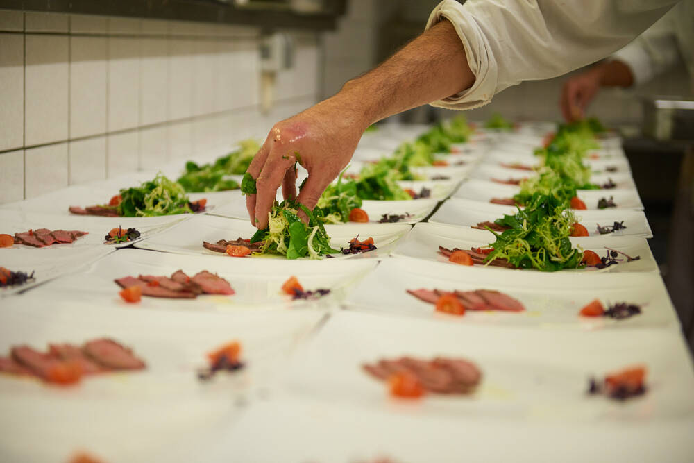 Vorbereitung für das Event kulinarischer Herbst im 4-Sterne Hotel Weis in Mertesdorf bei Trier