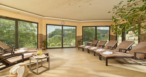 Wellnessurlaub im 4-Sterne Wellnesshotel Weis – Ruhebereich im Riesling Spa