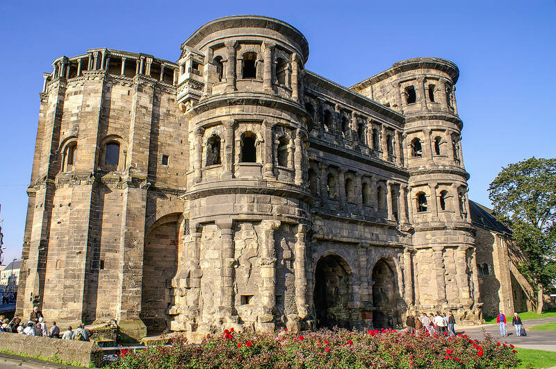 Sehenswürdigkeit Porta Nigra in Trier – Urlaub im Aktivhotel Weis in Mertesdorf