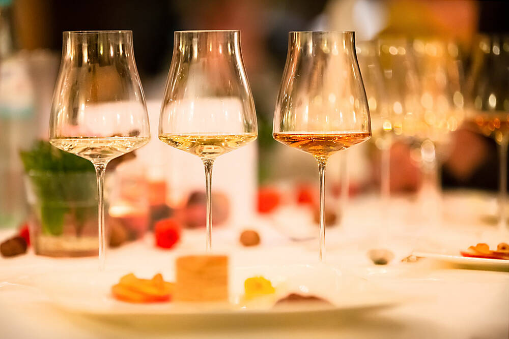 Weinprobe in der Vinothek des Weinhotel Weis im Ruwertal